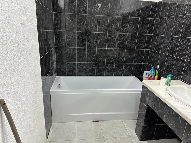 Casă individuală cu 5 camere cu Teren 400 Mp în Schei