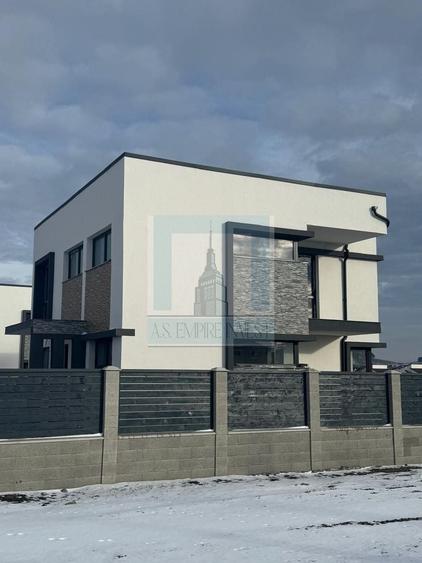Casă individuală cu 4 camere cu Canalizare în Sânpetru