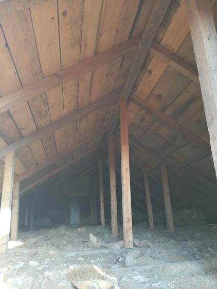 Casă cu 2 camere în Lumina