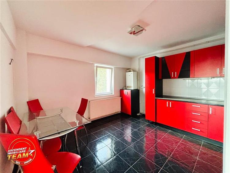 Apartament cu 3 camere decomandat, mobilat în Sud