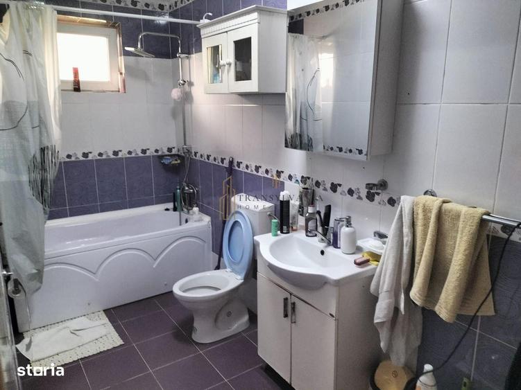 Casă cu 4 camere cu Canalizare în Ultracentral