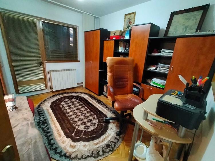 Apartament cu 3 camere în Badea Cârțan