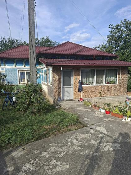 Casă cu 2 camere cu Teren 1000 Mp în Hoisești