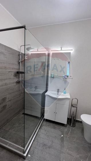 Apartament cu 2 camere semidecomandat, mobilat în Sânmartin