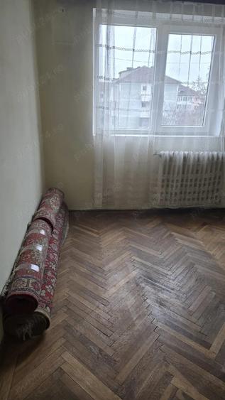 Proprietar vand apartament decomandat 3 camere 90 mp Brad zona Spitalul - 5