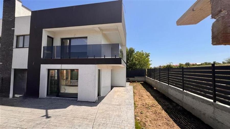 Vila tip duplex de vanzare in Rediu, design mediteranean, panorama catre Dealul - 2