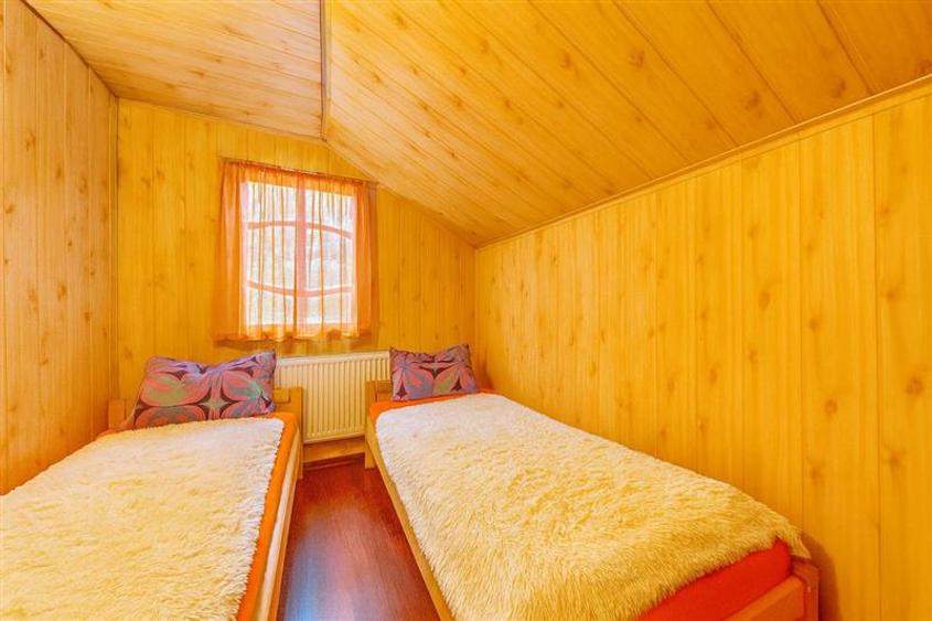 Refugiu montan,cu 2100 mp domeniu verde,arie ultra-liniara, potential extins, Vl - 17