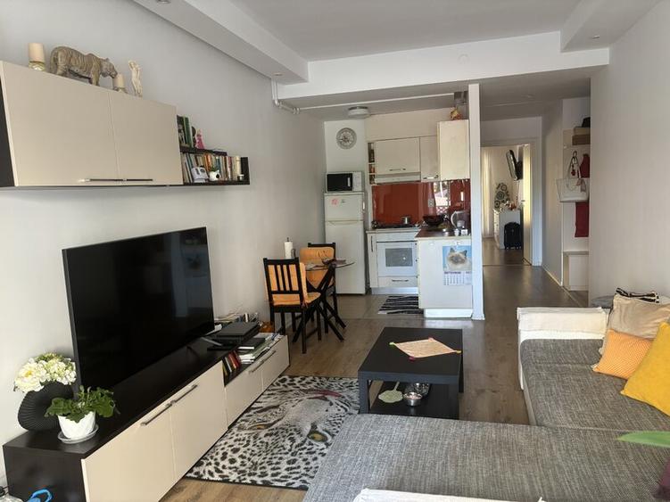 COSMOPOLIS ap. doua camere . Ocazie! - 2