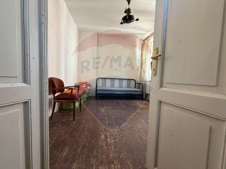 DE INCHIRIAT: Casa/Vila spatioasa  8 camere  Zona Gara de Nord - 6