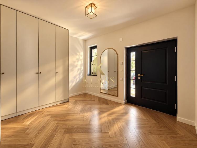 Duplex cu 5 camere cu Canalizare în Iancu Nicolae
