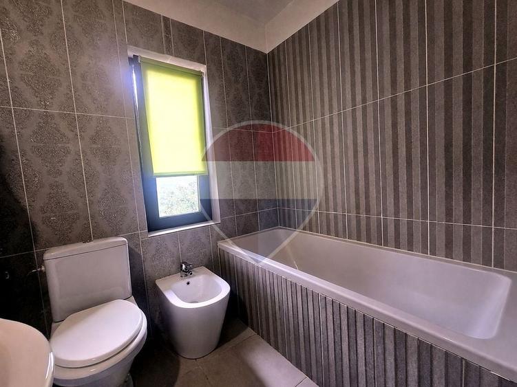 Casă individuală cu 5 camere cu Teren 338 Mp în Florești