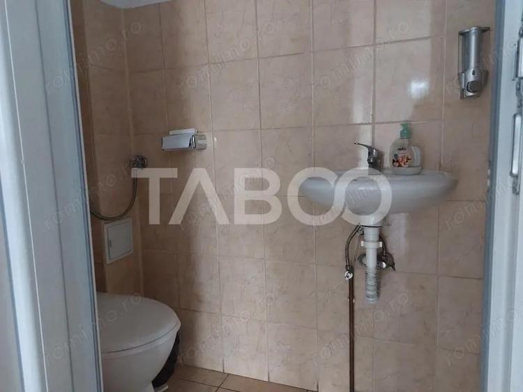 Cabinet medical de vanzare 3 camere 50 mp mobilat central Cisnadie - 1