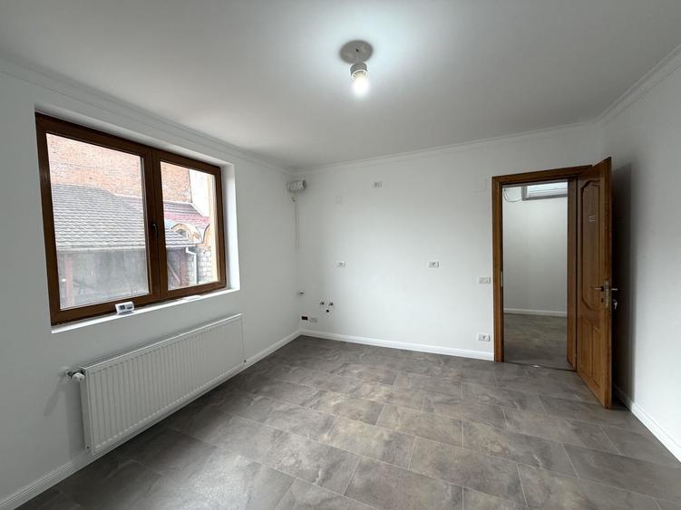 Complex rezidential 4 apartamente cu 3 cam zona centrala investitie, locuit - 6