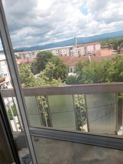 Vând apartament cu trei camere  - 2