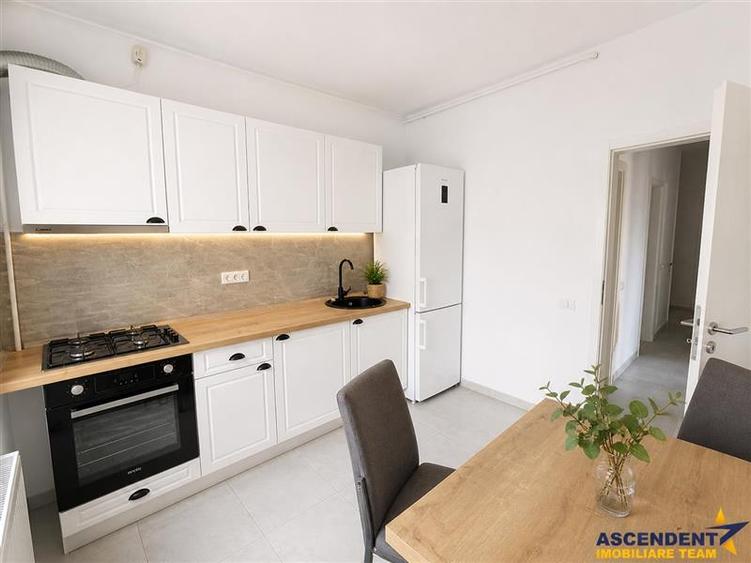 Apartament cu 3 camere, decomandat, regim vila, terasa, 2bai, Tractorul, Brasov - 2