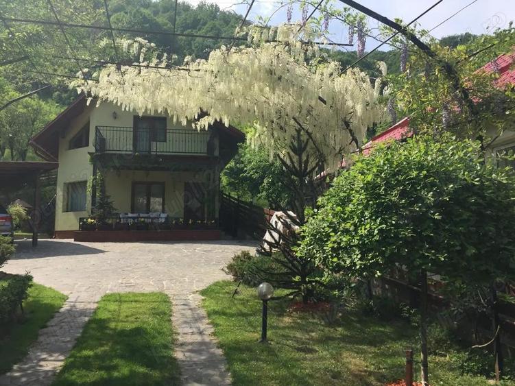 Loc.Tautii-Magheraus casa deosebita, construita in 2002 pe 1.200 mp teren - 1