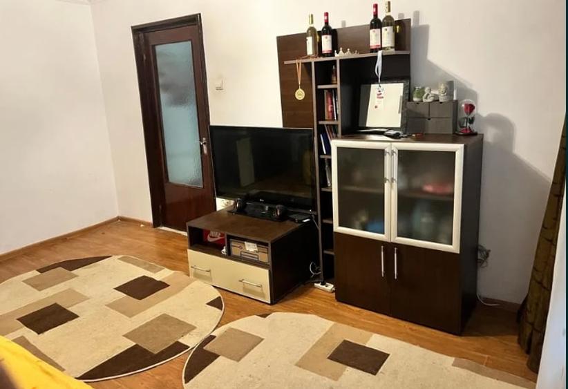 Pantelimon, Piata Delfinului,et 2/ 10 ,decomandat,amenajat,mobilat,Liber. - 2