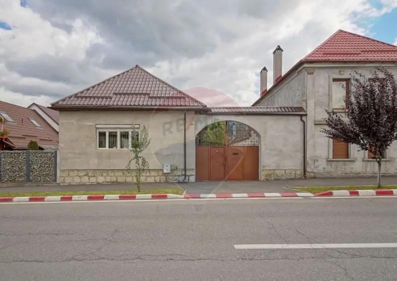 Casa spatioasa cu teren generos, in zona centrala a Sacel... - 9