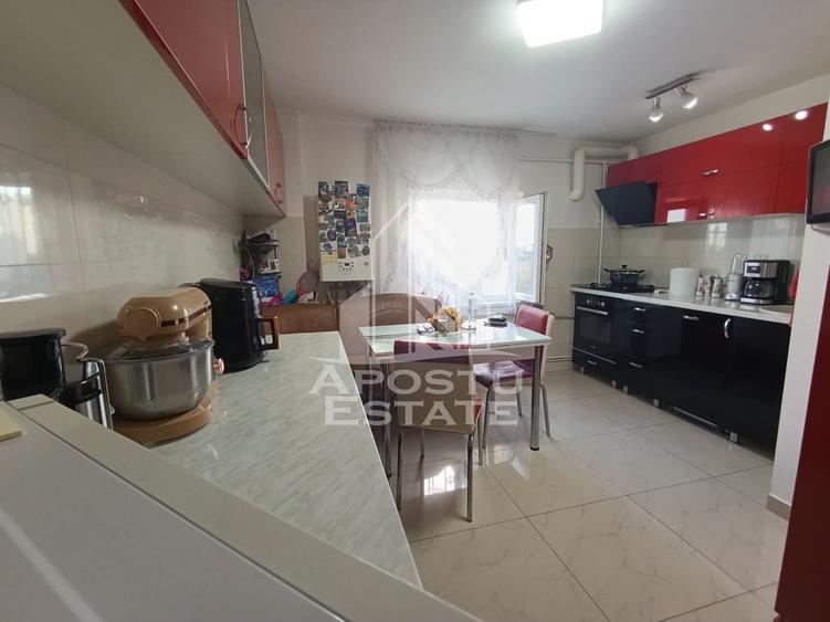 Apartament 4 camere, decomandat, 3 dormitoare, 2 bai, zona Fratelia. - 3