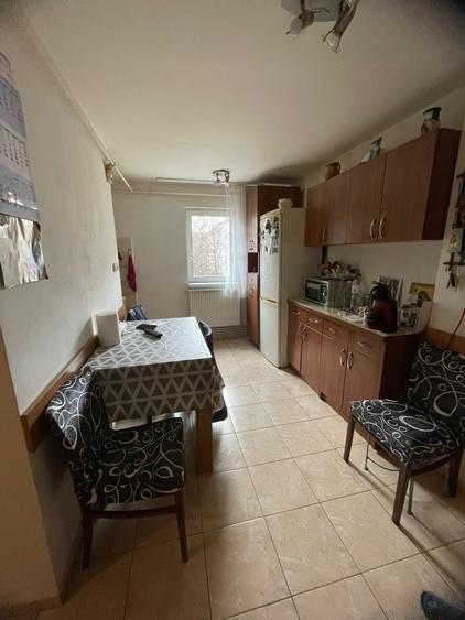 Apartament cu 3 camere, situat în zona Lipovei - 4