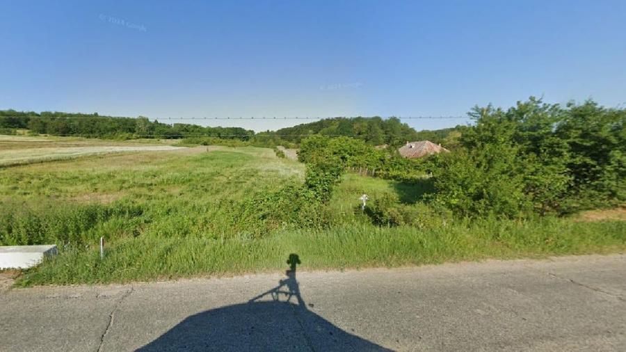 Teren intravilan de 7500 mp, în Zătreni