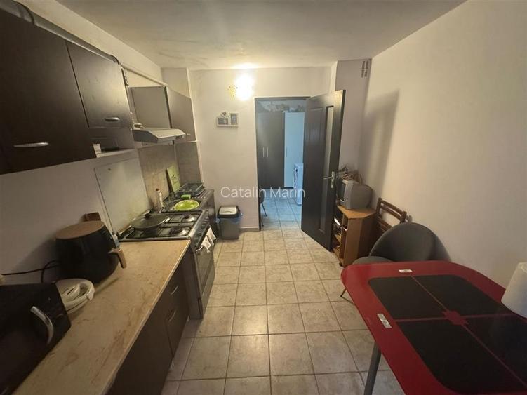 Garsoniera 38 mp utili,hol patrat , parter/3,CENTRU- Sala Polivalenta