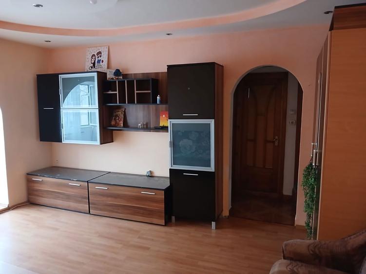 Inchiriez apartament - 2