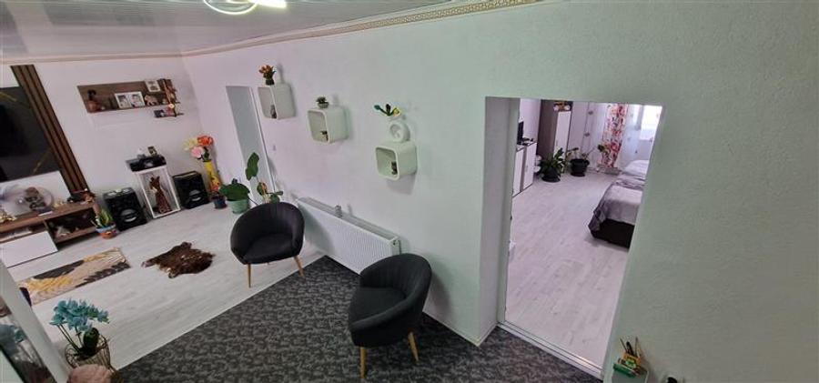 Casă individuală cu 6 camere cu Canalizare în Muncitoresc