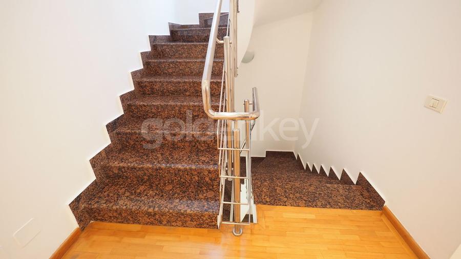 Vila cu 6-7 camere si gradina generoasa - 20