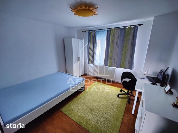 Apartament cu 4 camere decomandat în Girocului