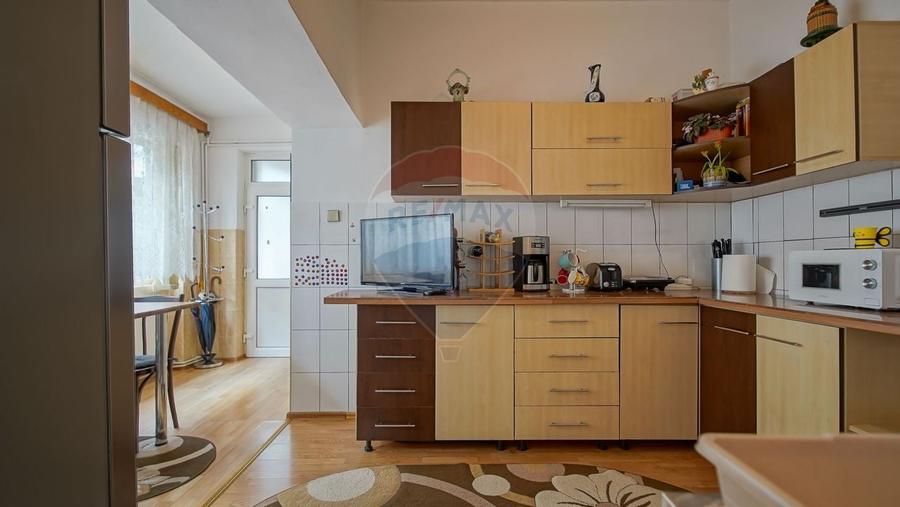 Casa spatioasa cu teren generos, in zona centrala a Sacelelor - 14