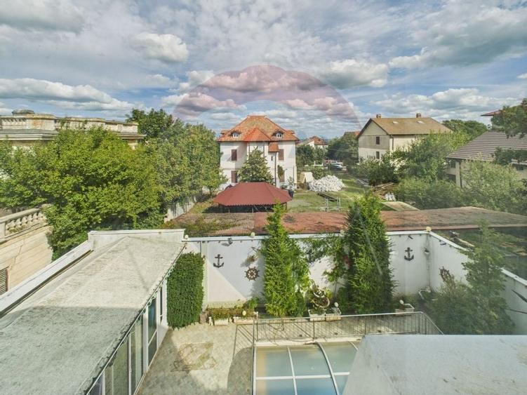 Casă / Vilă cu 10 camere de vânzare în zona Central - 25