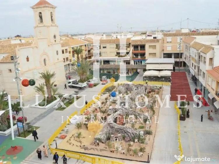 O casa mare, cu terasa, piscina ?i terasa pe acoperi?, situata aproape de mare - 7