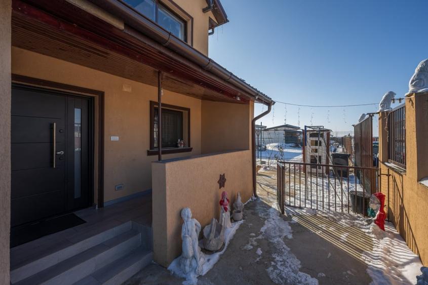 COMUNA BERCENI – TOAMNEI, CASA 5 CAMERE, 112 MP UTILI + POD 40 MP, LOT 320 MP! - 2