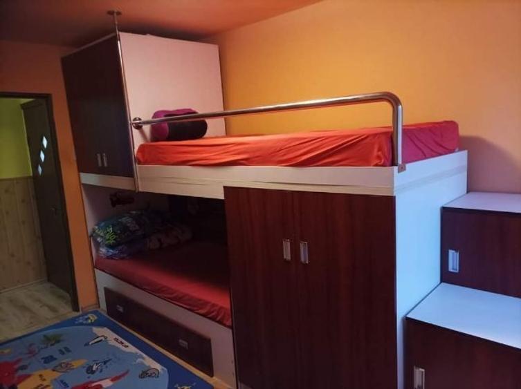 Apartament cu 3 camere semidecomandat în Lupeni - 7
