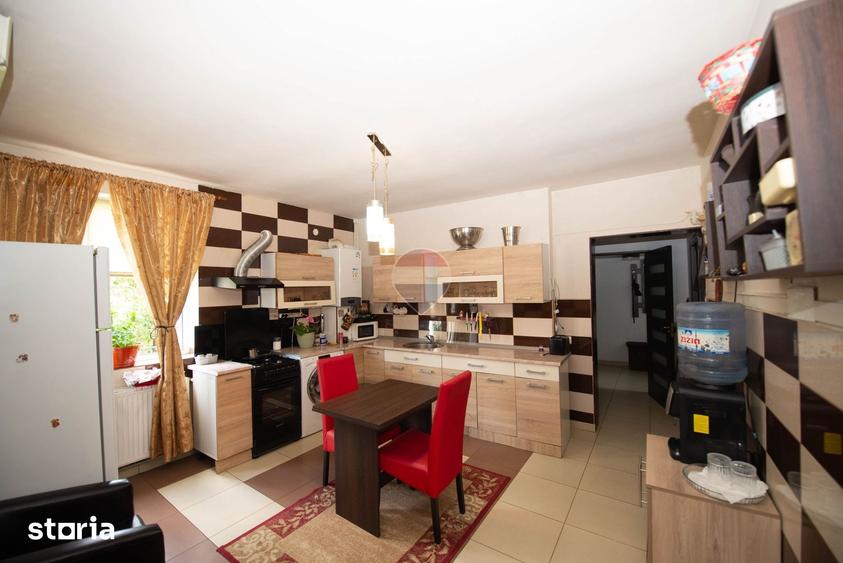 Casă cu 7 camere cu Teren 383 Mp în Berceni