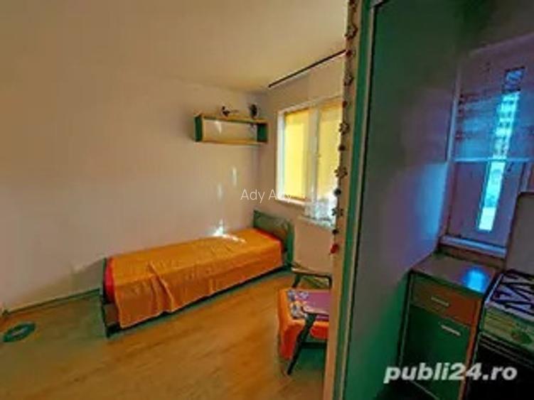 Agent Cristi SRL ofer cu 125 EURO, 1 camera separata intr un ap. de 4 camere total separate, ba