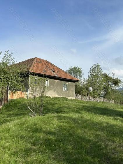 Casa ?i teren de vanzare - 1