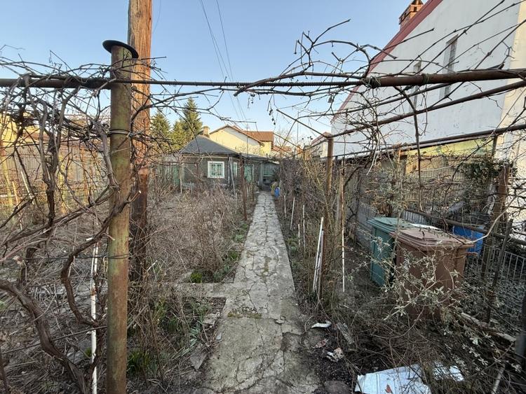 Casa demolabila/renovabila langa Lacul Grivita - 1