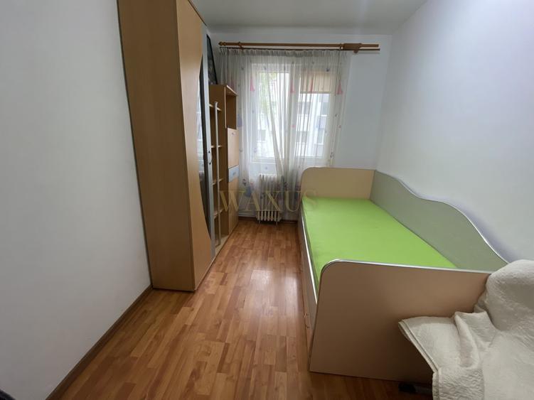 Apartament 3 camere, semidecomandat, etaj 1 - 5