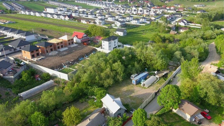 Vand Teren intravilan 10 ari deschidere 50 metri - 2