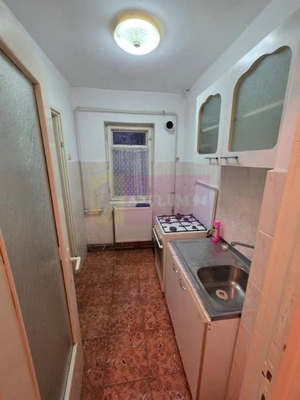 Apartament cu 3 camere de vanzare in Campina - Zona Liceul Energetic - 12