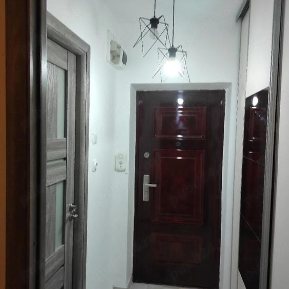 Proprietar garsoniera Titan,5 10 - 4