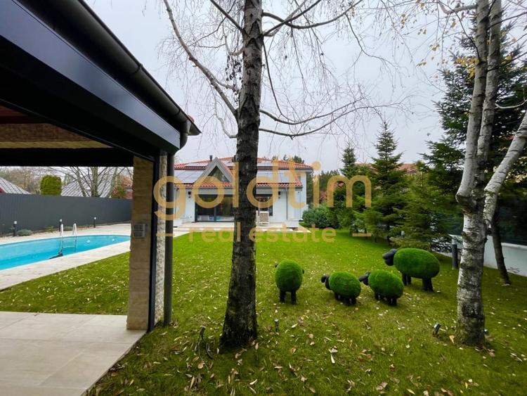 UNICA/ABSOLUT SUPERBA/ VILA INDIVIDUALA/IANCU NICOLAE/CURTE GENEROASA - 115