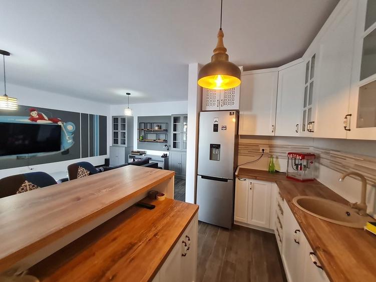 Apartament cu 2 camere decomandat, mobilat în Aradului