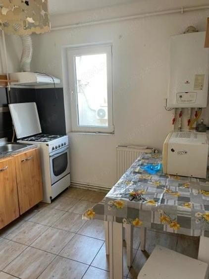 Apartament cu 3 camere decomandat, mobilat în Casa de Cultură