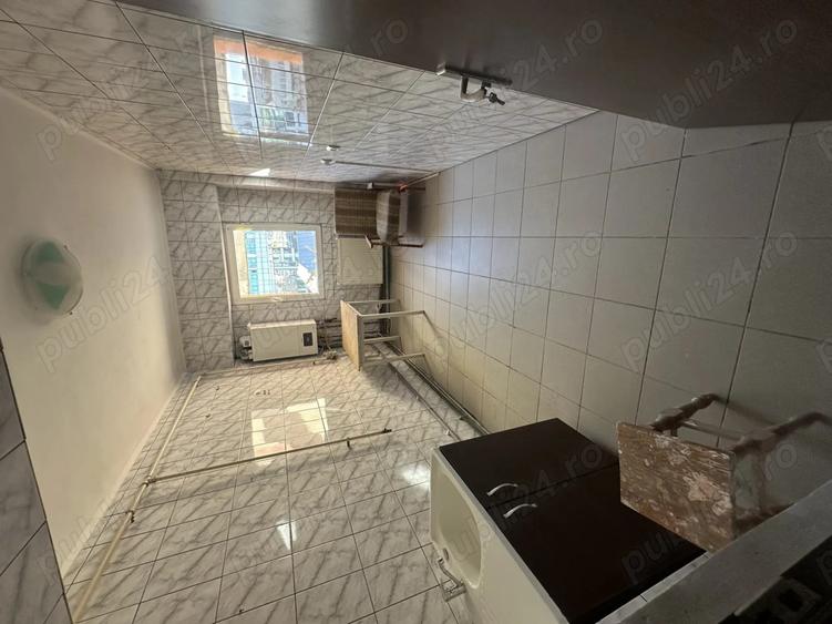 Inchiriez apartament 3 camere - 4