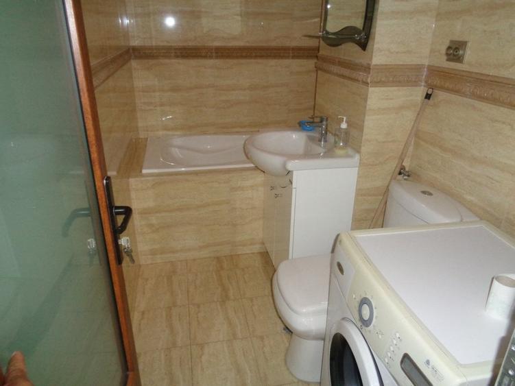 Apartament 3 camere, Centru, etaj 2, mobilat, centrala - 11
