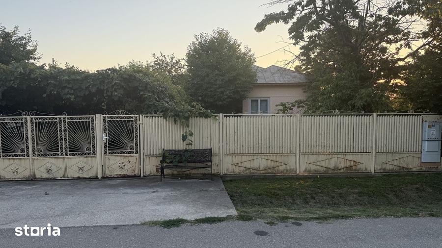 Casă cu 3 camere decomandat cu Teren 1400 Mp în Târgșoru Vechi