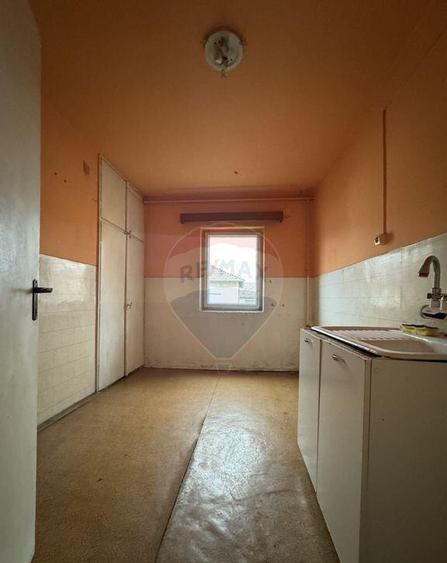 Apartament pe Str. Calugareni, 2 camere, et.3 - 1